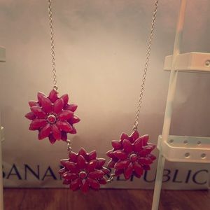 3 flower pretty statement necklace!